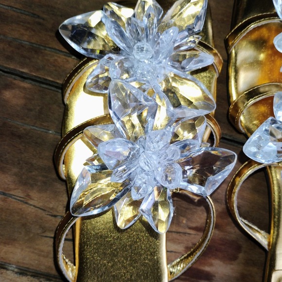 NEW Jeffrey Campbell Gold Flower Jelly Thong Sandals Slides Size 5 - Picture 2 of 5